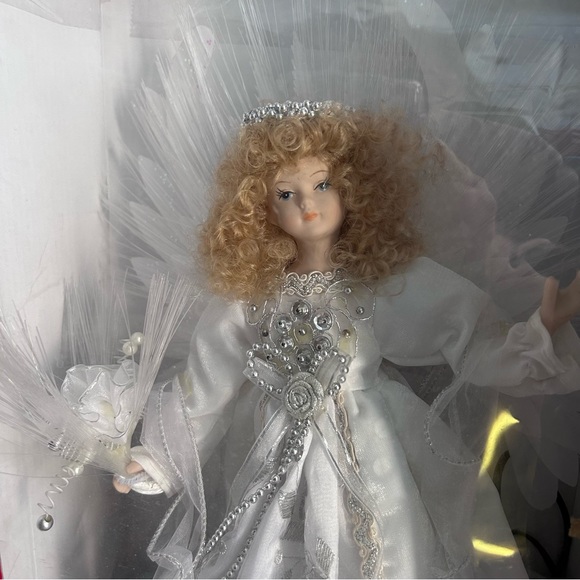 Fibre Optic Ivory Christmas Angel 13 inches tall - Picture 8 of 11